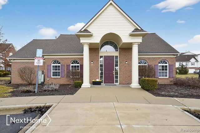 9627 Lakeside Drive, Ypsilanti, MI 48197