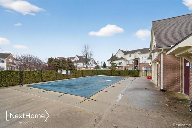 9627 Lakeside Drive, Ypsilanti, MI 48197