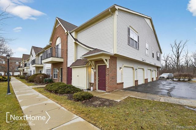 9627 Lakeside Drive, Ypsilanti, MI 48197