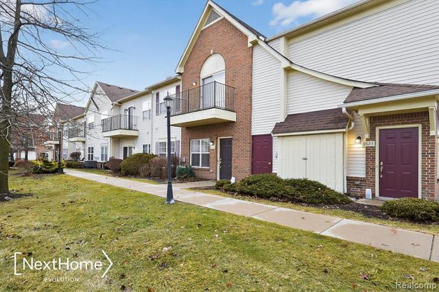 9627 Lakeside Drive, Ypsilanti, MI 48197