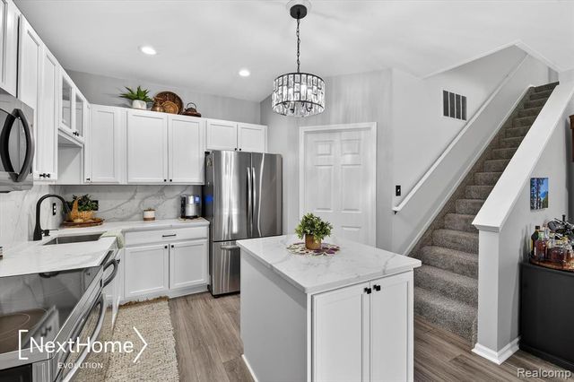 9627 Lakeside Drive, Ypsilanti, MI 48197