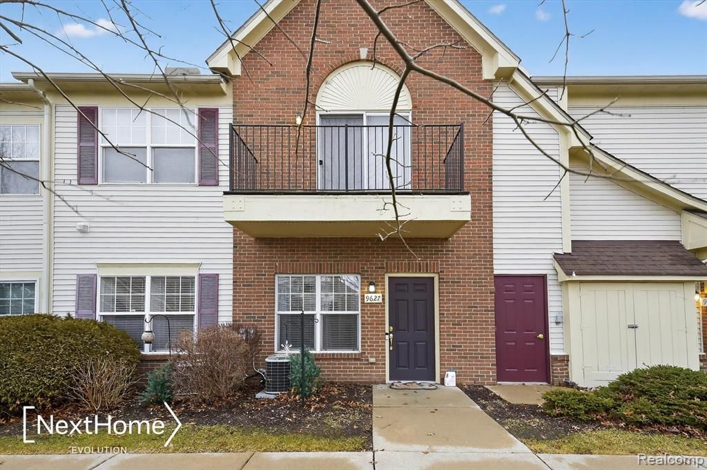 9627 Lakeside Drive, Ypsilanti, MI 48197