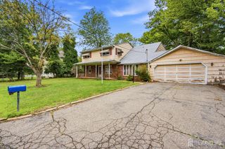 14 Farmhaven Avenue, Edison, NJ 08820