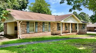 25 Montre Circle, Silver Creek, GA 30173