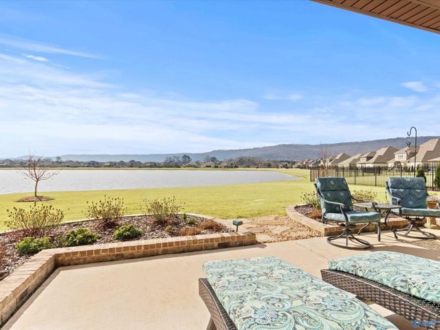 7539 Flint Crossing Circle, Owens Cross Roads, AL 35763