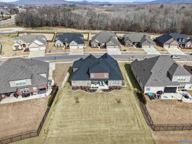 7539 Flint Crossing Circle, Owens Cross Roads, AL 35763