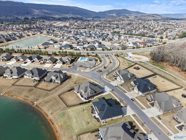 7539 Flint Crossing Circle, Owens Cross Roads, AL 35763