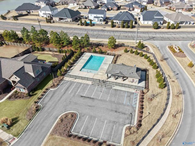 7539 Flint Crossing Circle, Owens Cross Roads, AL 35763