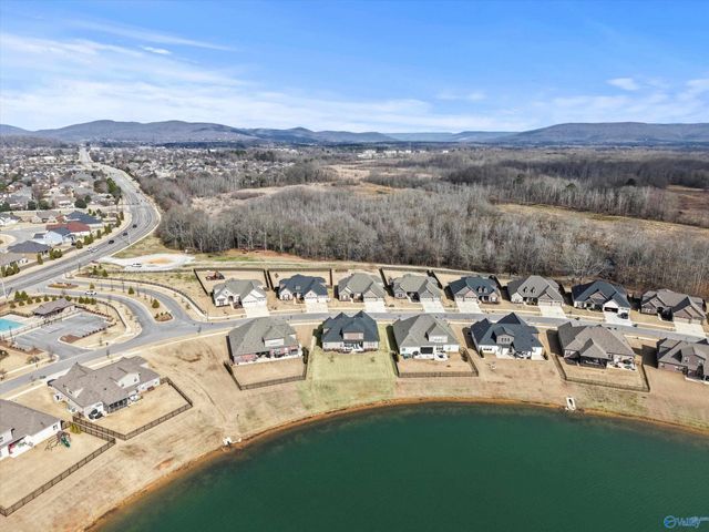 7539 Flint Crossing Circle, Owens Cross Roads, AL 35763