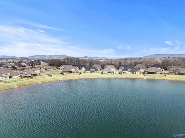 7539 Flint Crossing Circle, Owens Cross Roads, AL 35763