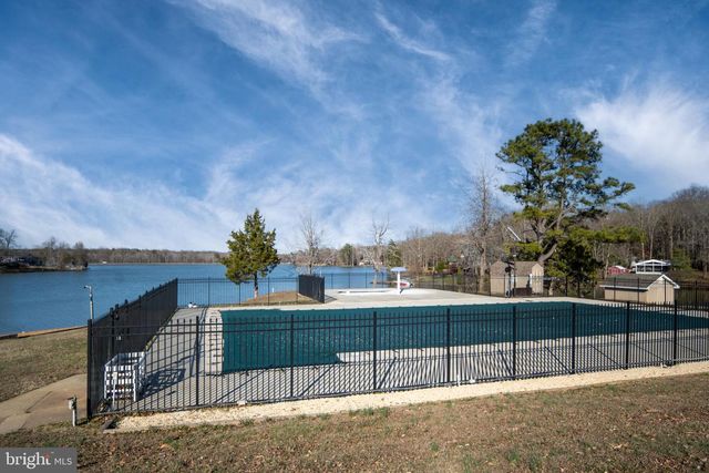 338 LAND OR DR, Ruther Glen, VA 22546