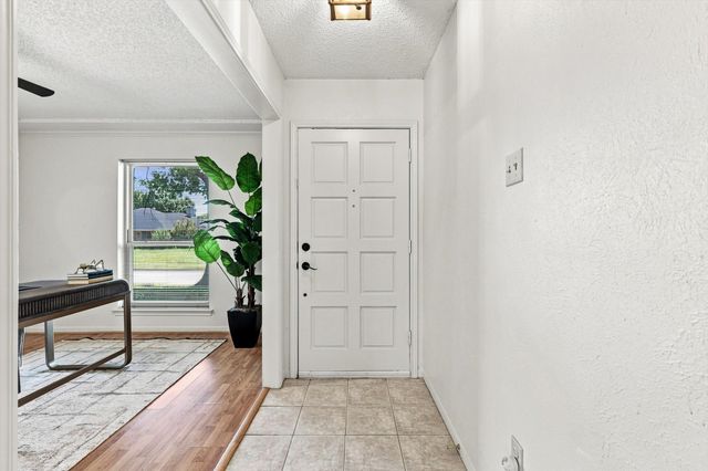 2517 Lawnview Drive, Carrollton, TX 75006
