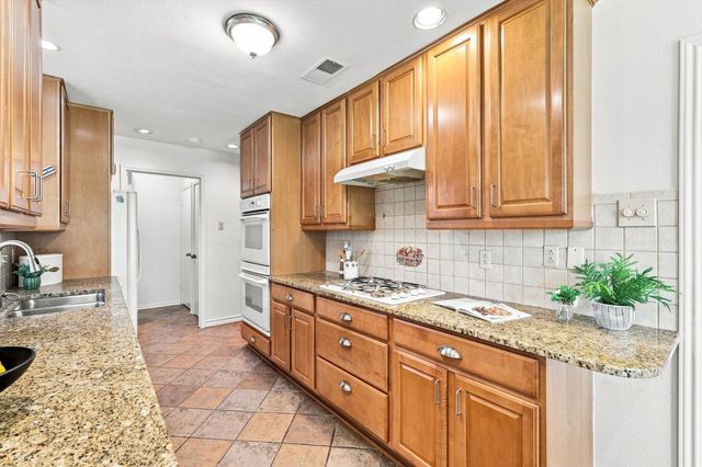 2517 Lawnview Drive, Carrollton, TX 75006