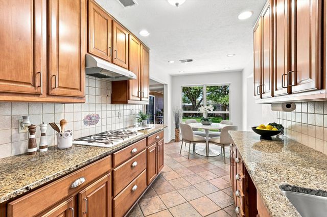 2517 Lawnview Drive, Carrollton, TX 75006
