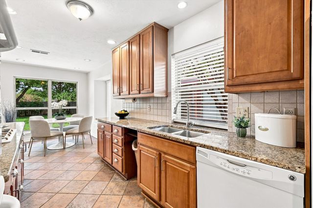 2517 Lawnview Drive, Carrollton, TX 75006