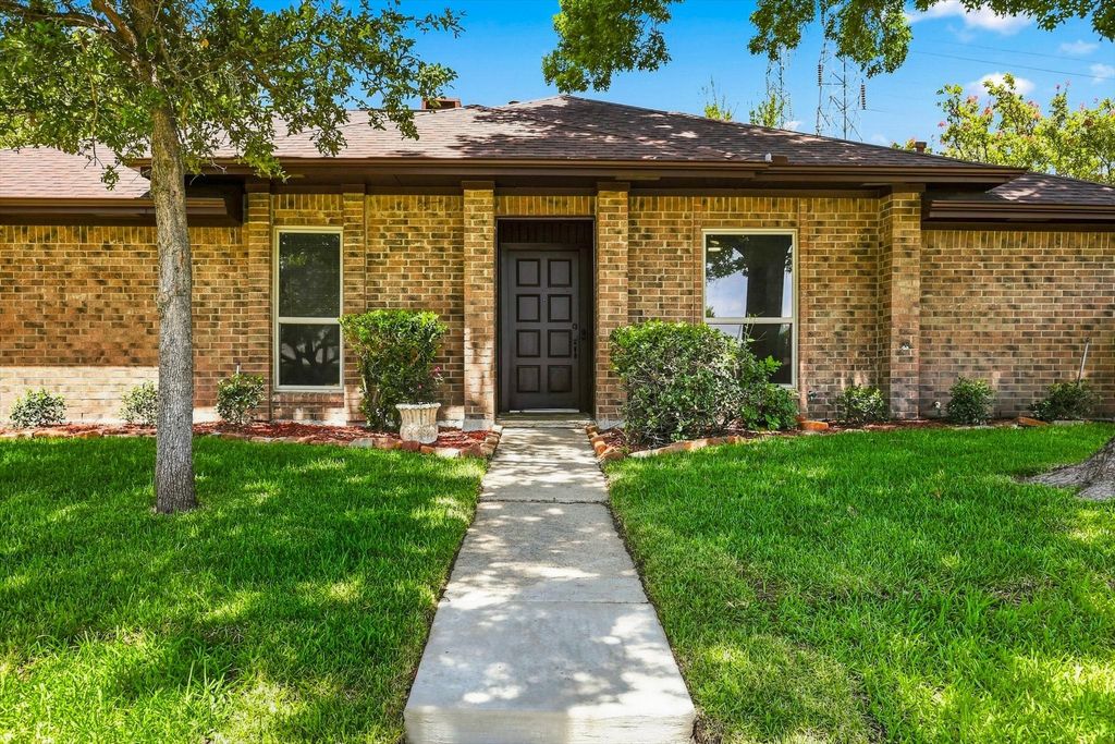2517 Lawnview Drive, Carrollton, TX 75006