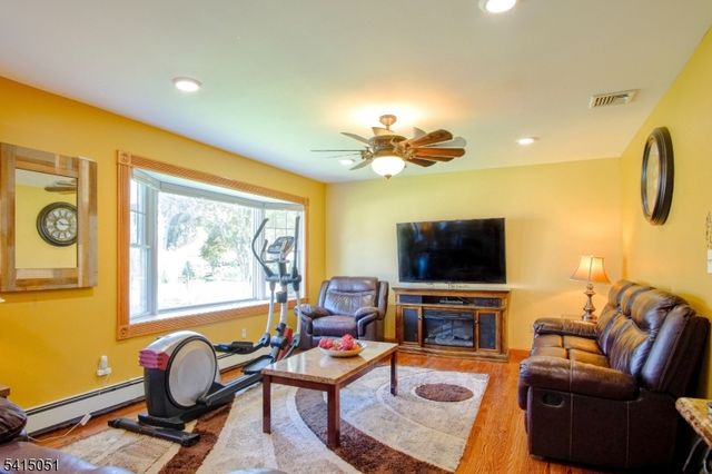 4 Budd St, Roxbury Twp., NJ 07852