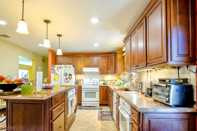 4 Budd St, Roxbury Twp., NJ 07852