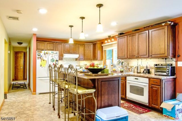 4 Budd St, Roxbury Twp., NJ 07852