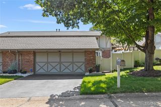 2155 Mason Green Drive, Ballwin, MO 63011