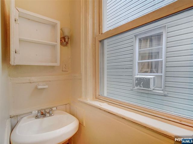 45 18th Street, East Orange, NJ 07017