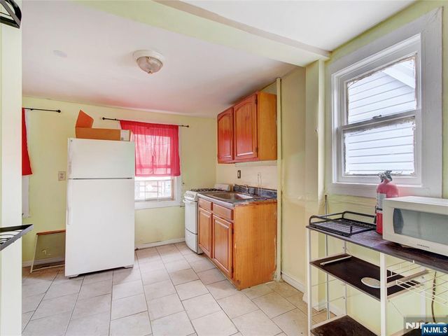45 18th Street, East Orange, NJ 07017