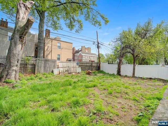 45 18th Street, East Orange, NJ 07017