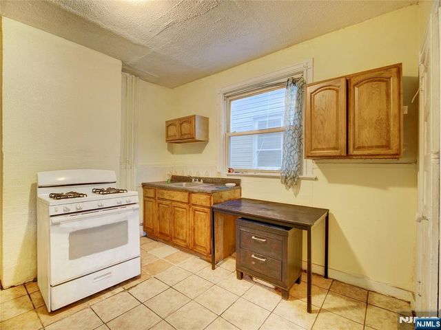 45 18th Street, East Orange, NJ 07017