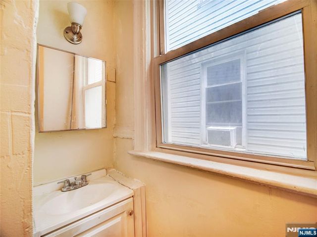 45 18th Street, East Orange, NJ 07017