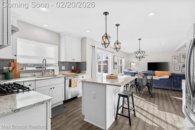 4511 Sedum Glen, Waterford, MI 48328