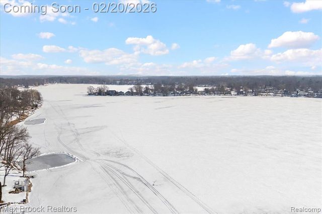 4511 Sedum Glen, Waterford, MI 48328