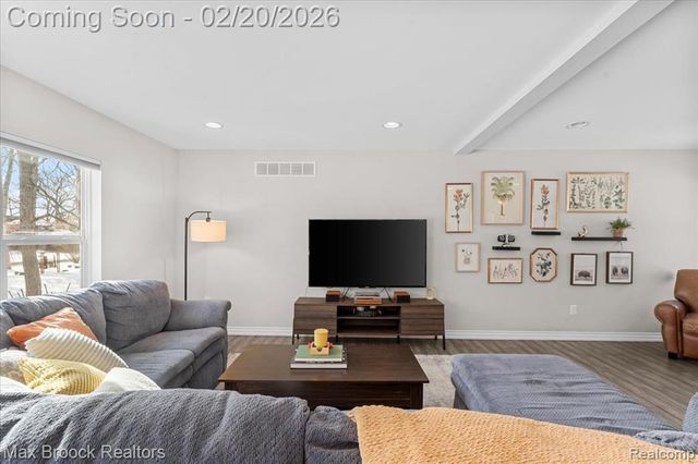 4511 Sedum Glen, Waterford, MI 48328