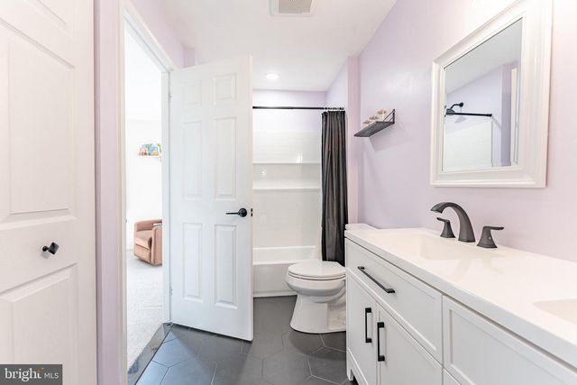 525 BASSETT LN, West Norriton, PA 19403