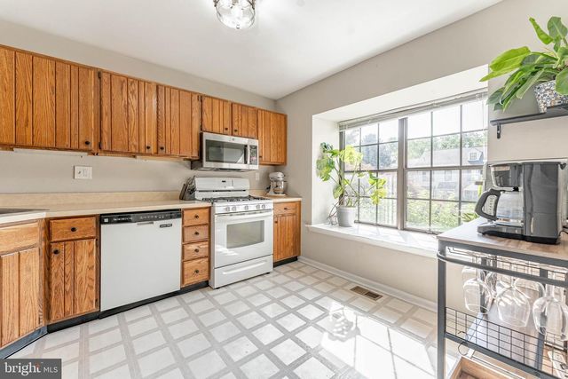 525 BASSETT LN, West Norriton, PA 19403