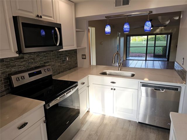 6343 PALMA DEL MAR BOULEVARD S 126, St Petersburg, FL 33715