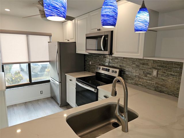 6343 PALMA DEL MAR BOULEVARD S 126, St Petersburg, FL 33715