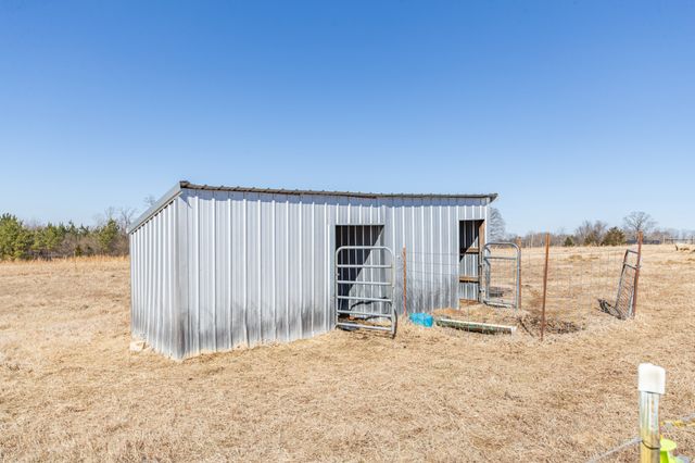 1825 Powell School Rd, Goodspring, TN 38460