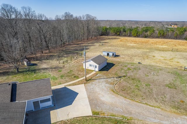 1825 Powell School Rd, Goodspring, TN 38460