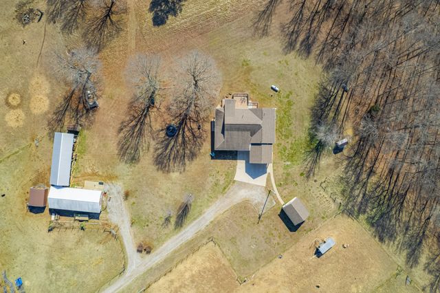 1825 Powell School Rd, Goodspring, TN 38460