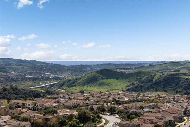 721 Crested Lark, Rancho Mission Viejo, CA 92694