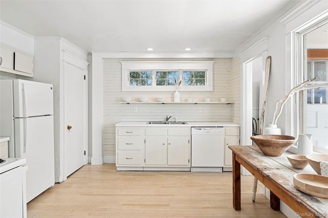 210 5th Street, Greenport, NY 11944