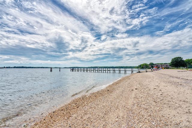 210 5th Street, Greenport, NY 11944