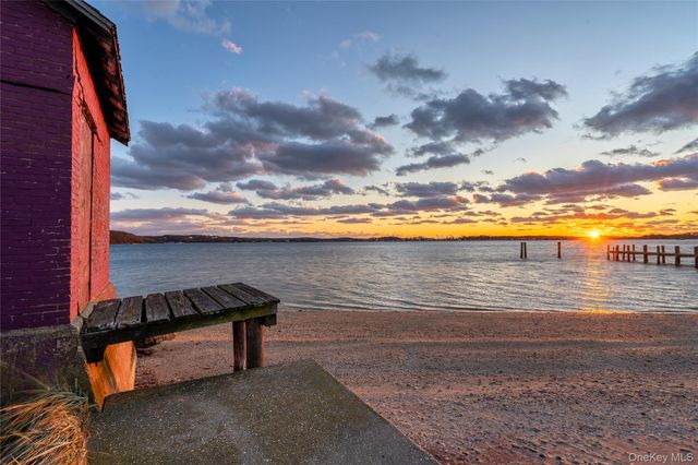 210 5th Street, Greenport, NY 11944