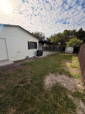 10854 SW 141st Ln, Miami, FL 33176