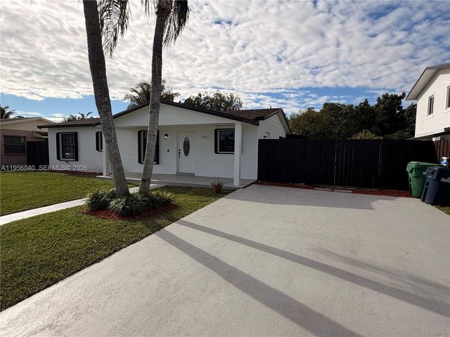 10854 SW 141st Ln, Miami, FL 33176