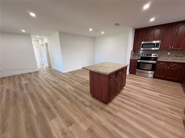 10854 SW 141st Ln, Miami, FL 33176