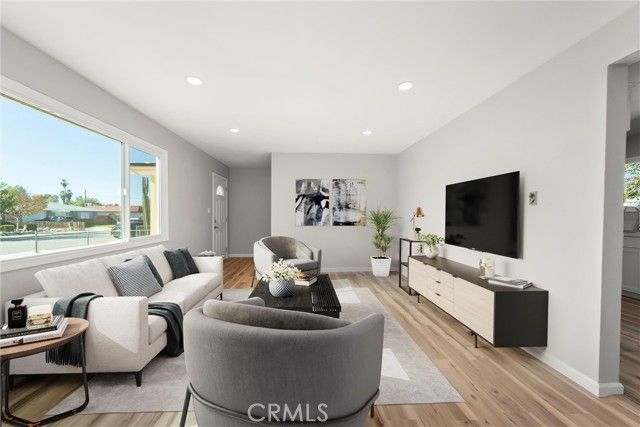 110 W Montrose, Hemet, CA 92543