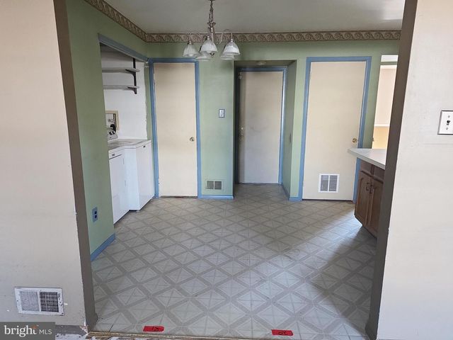 106 BANWELL LN, Mount Laurel, NJ 08054