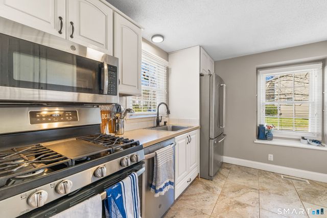 30 Hubbard Run Drive 30, Glastonbury, CT 06033