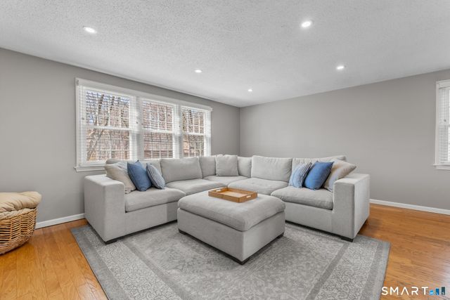 30 Hubbard Run Drive 30, Glastonbury, CT 06033